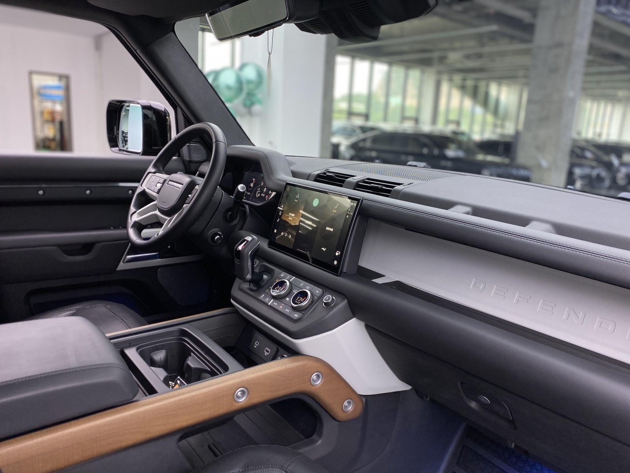 Land Rover Defender 2023