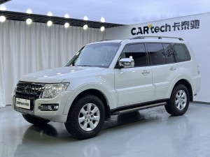 Mitsubishi Pajero 2015
