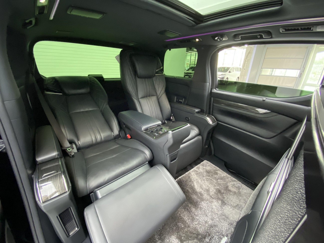 Lexus LM 300h 2021