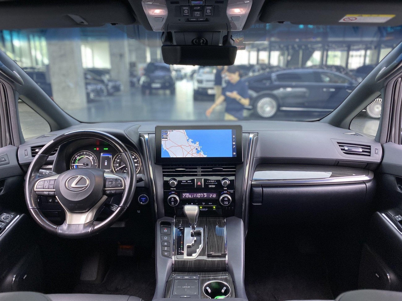Lexus LM 300h 2021