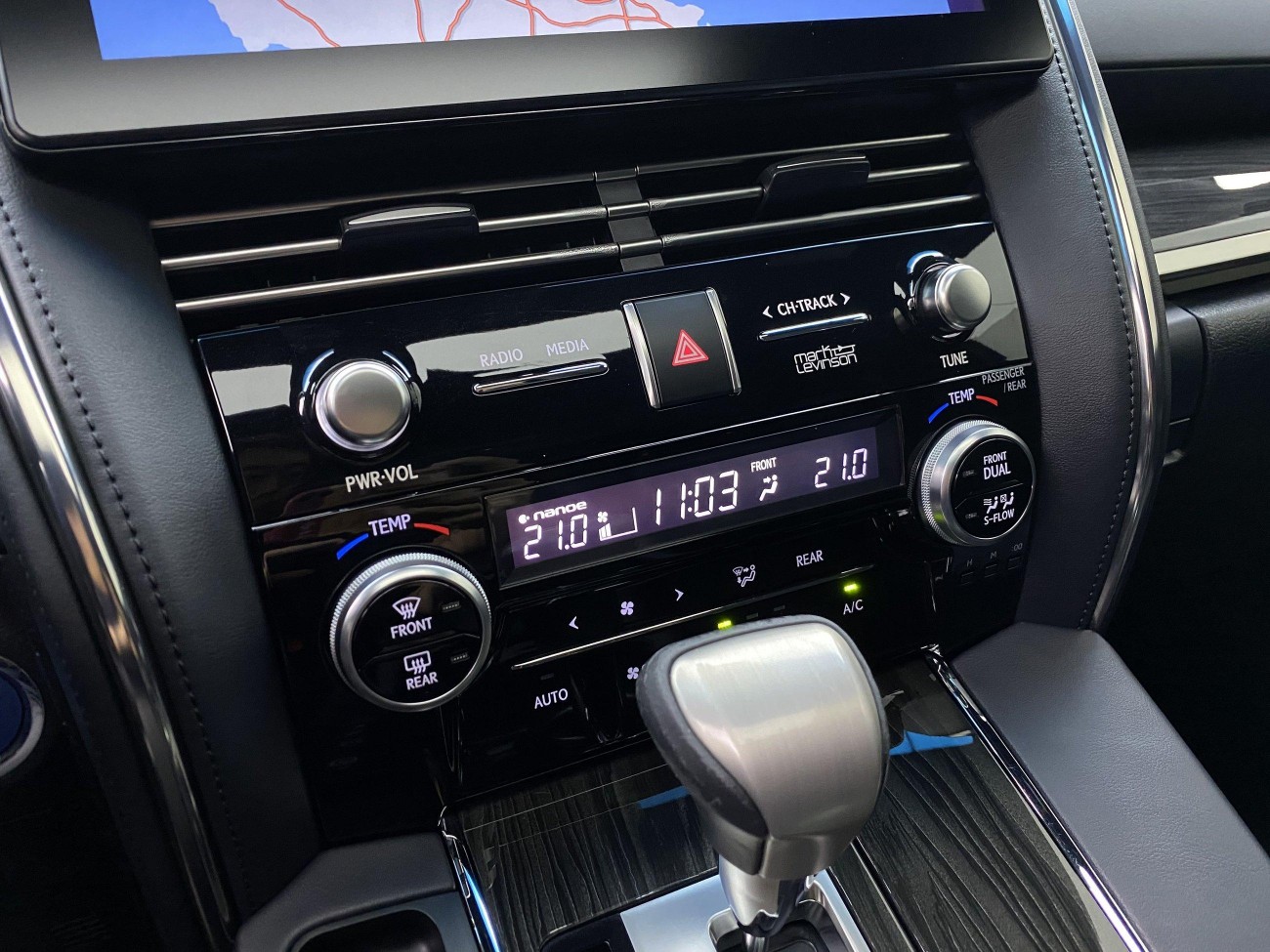 Lexus LM 300h 2021