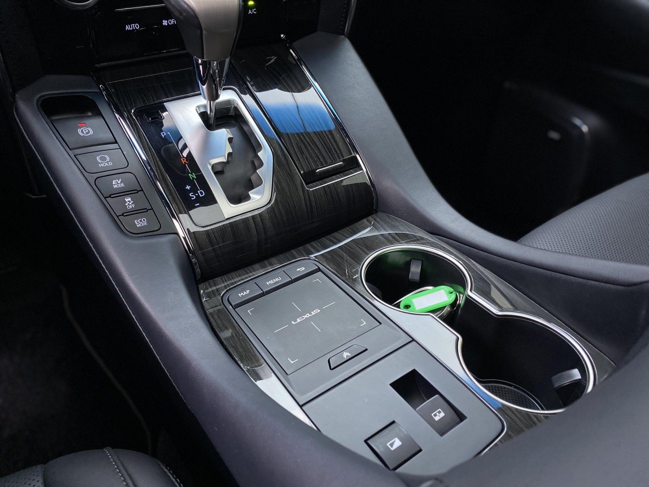 Lexus LM 300h 2021