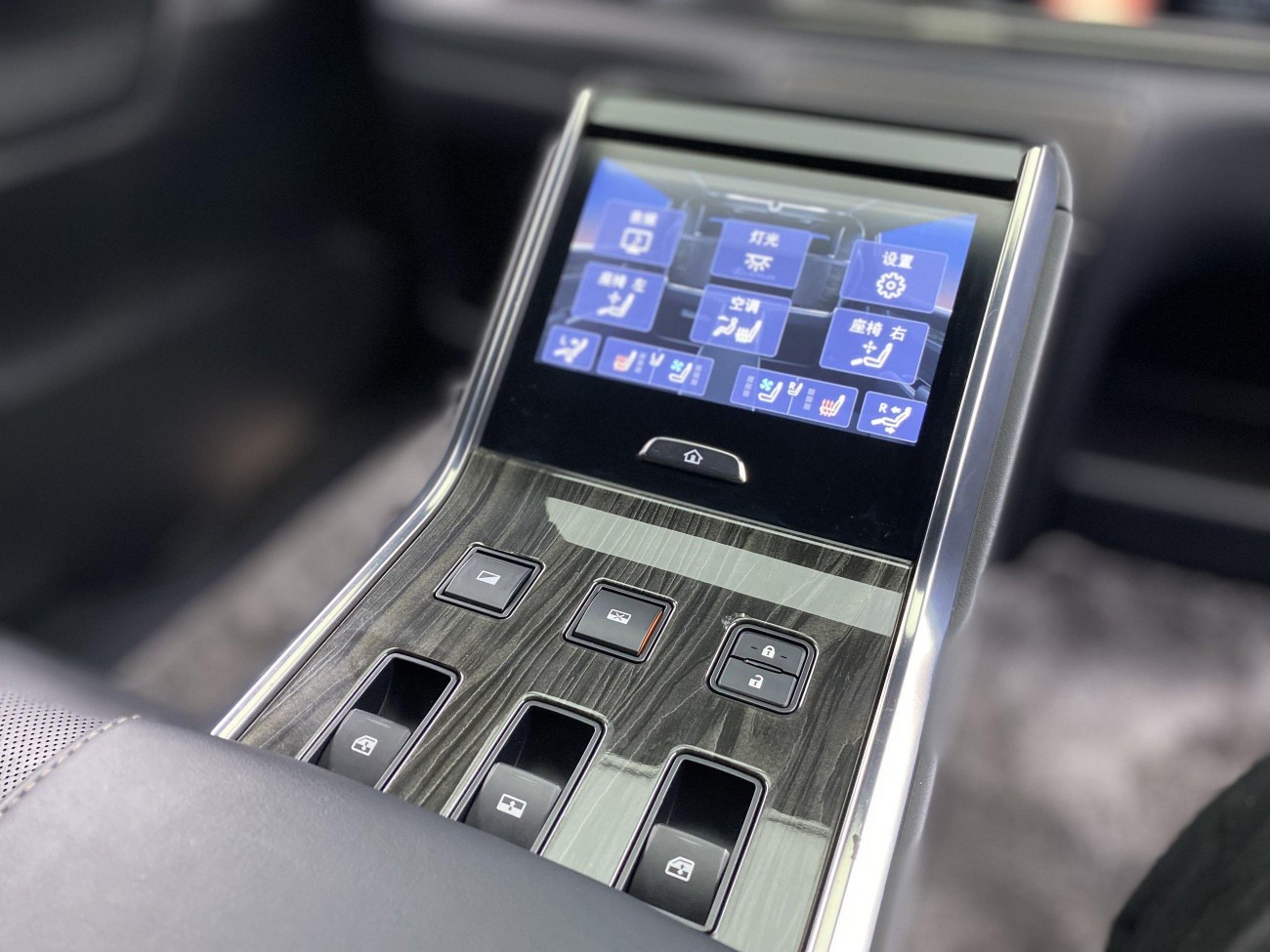 Lexus LM 300h 2021
