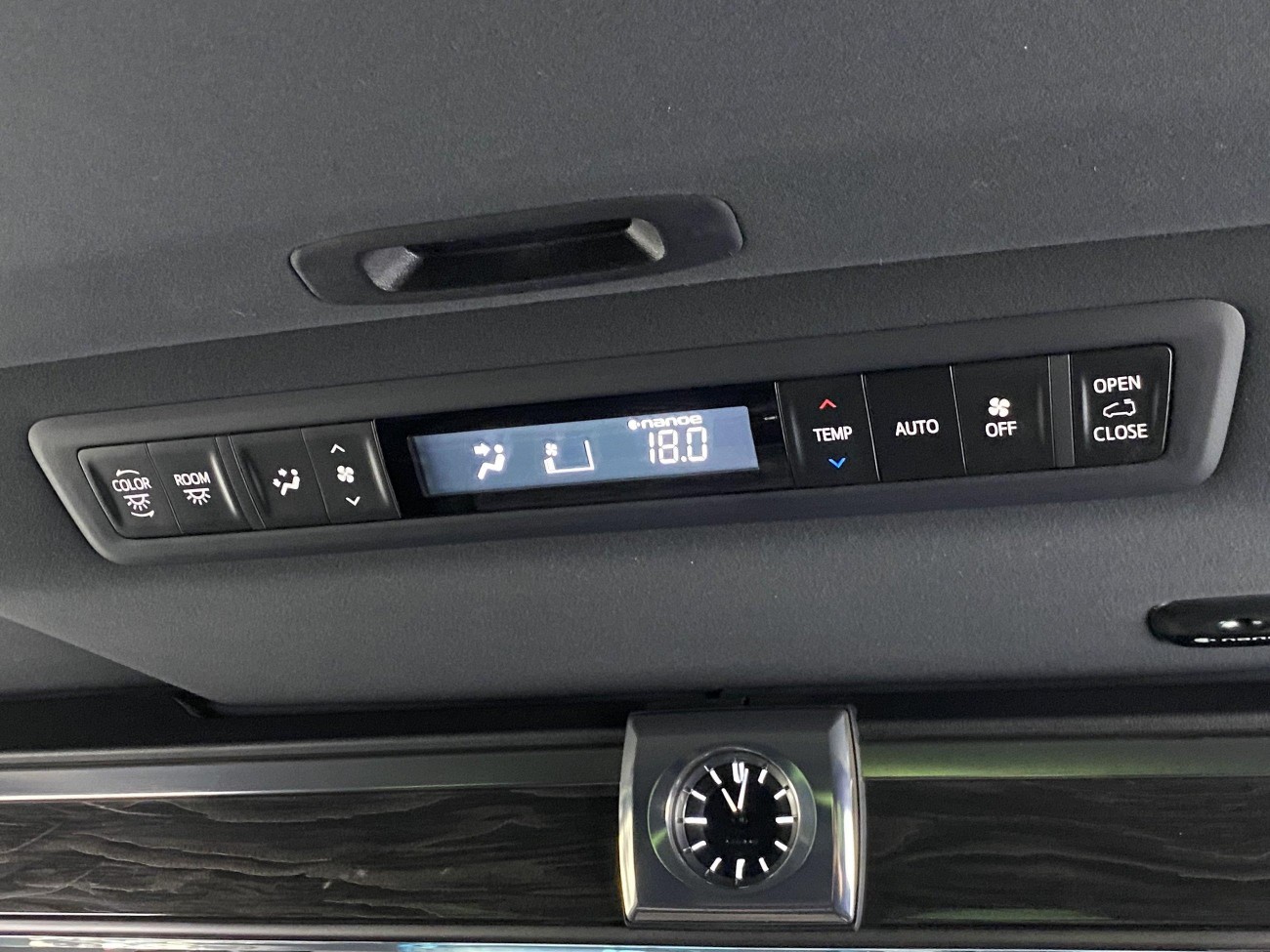 Lexus LM 300h 2021
