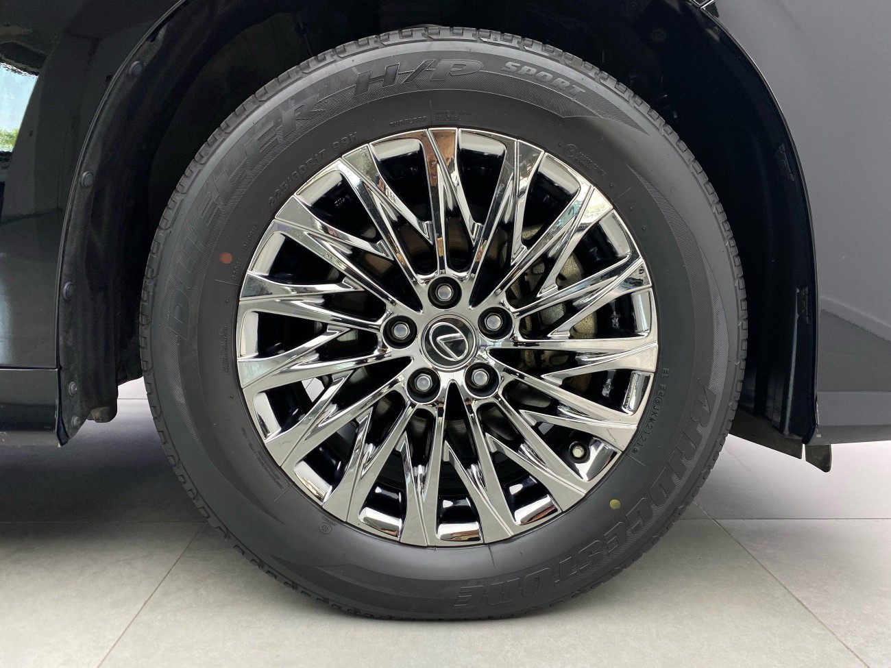 Lexus LM 300h 2021