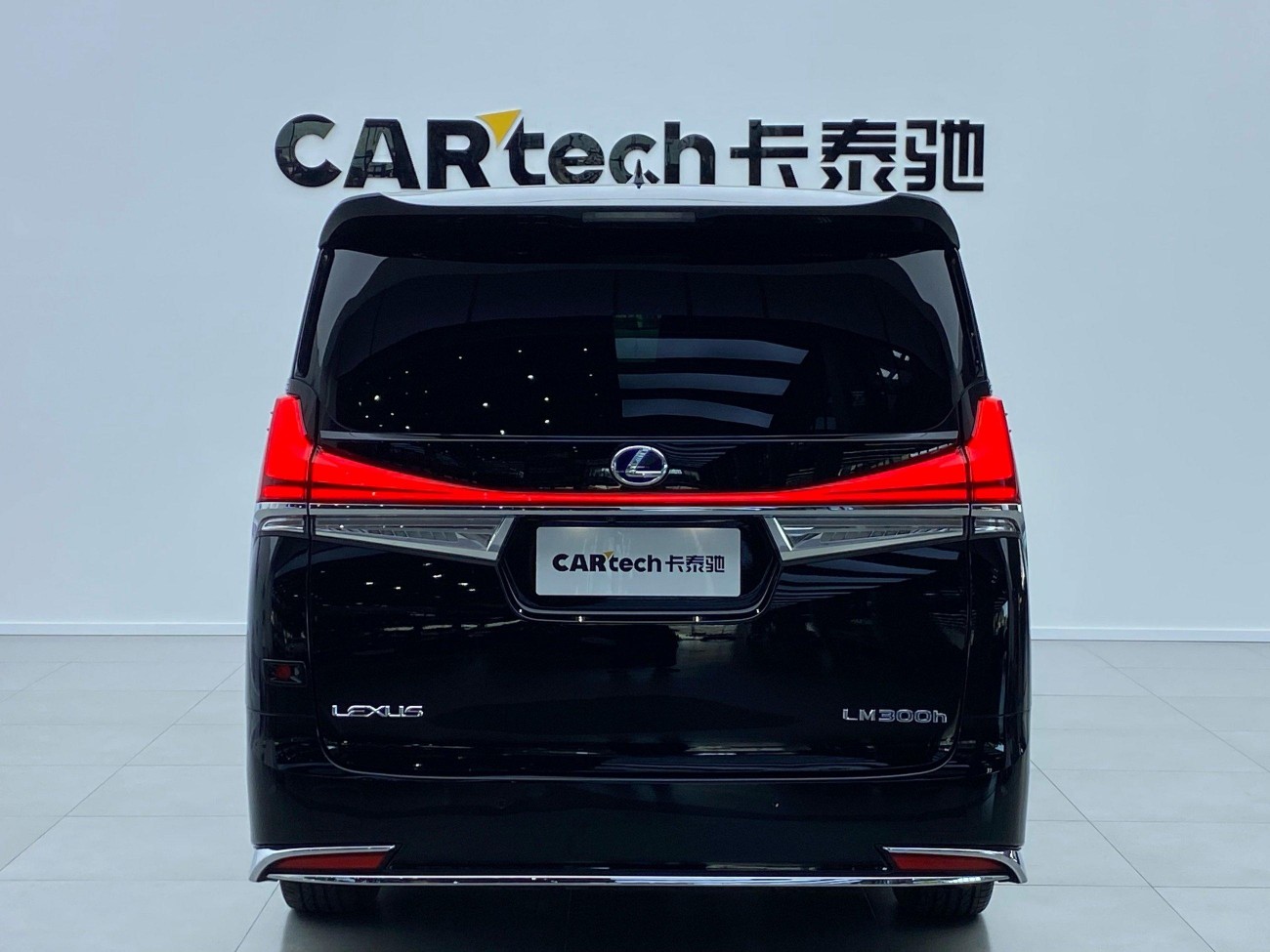 Lexus LM 300h 2021