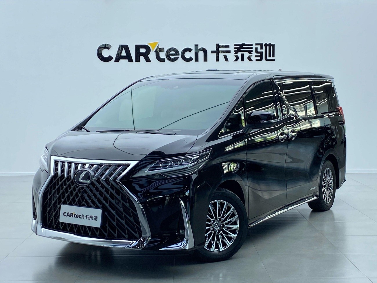 Lexus LM 300h 2021