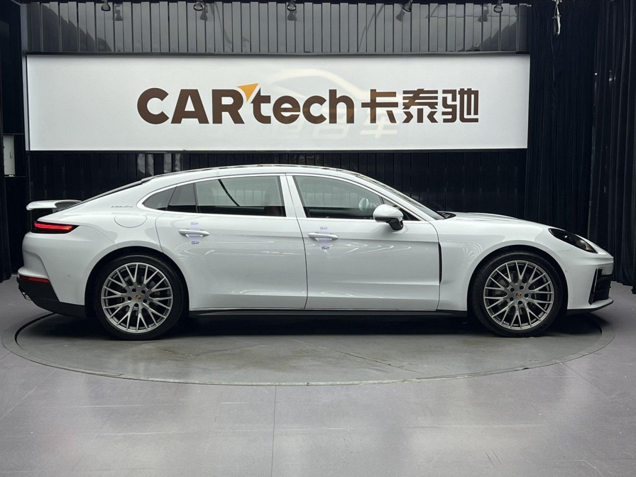 Porsche Panamera 2025