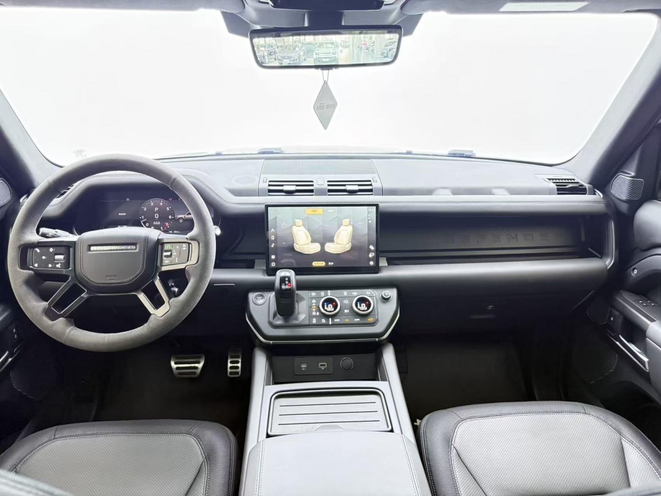 Land Rover Defender 2023