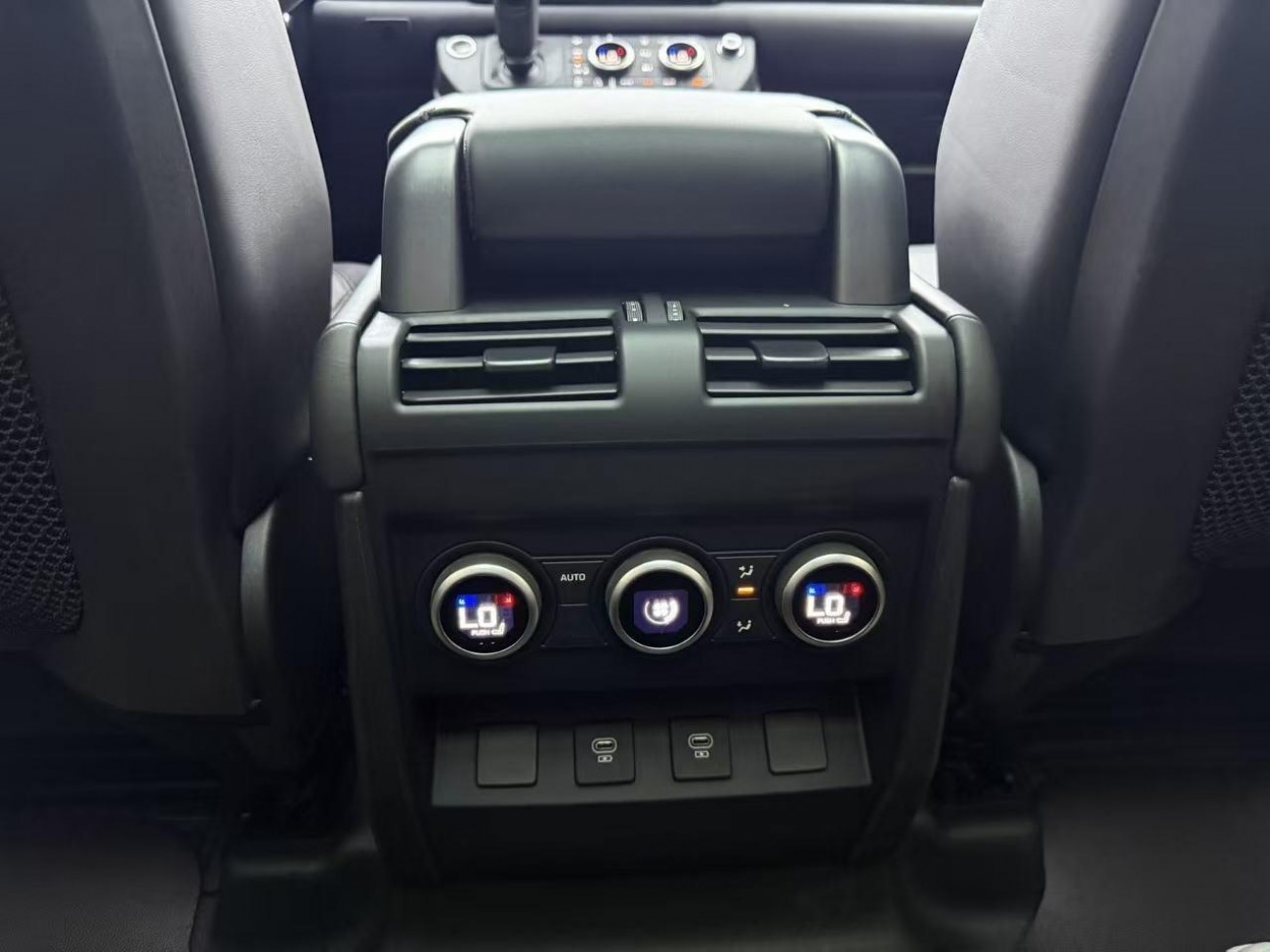 Land Rover Defender 2023