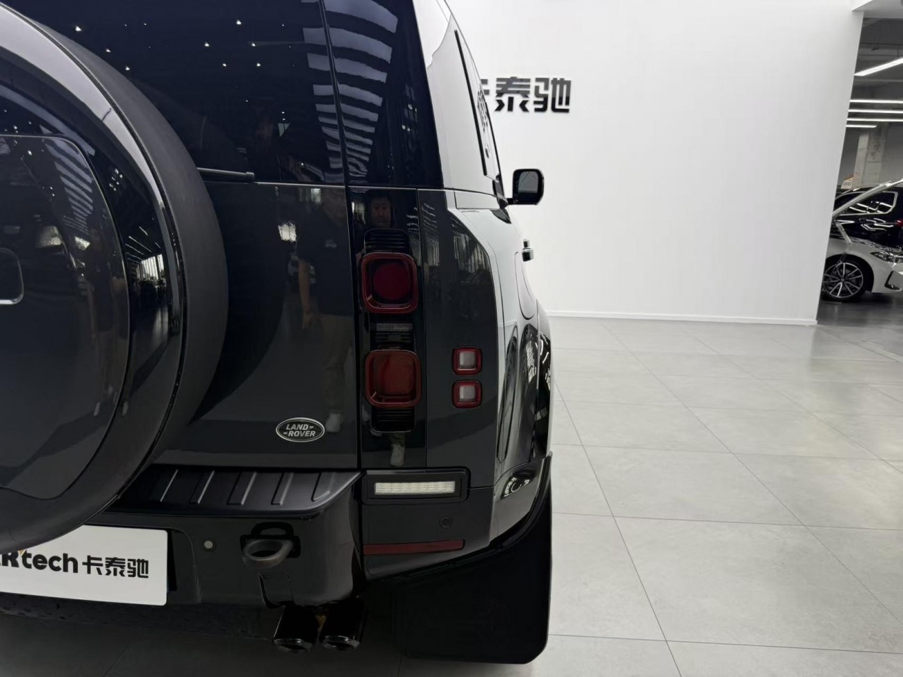 Land Rover Defender 2023