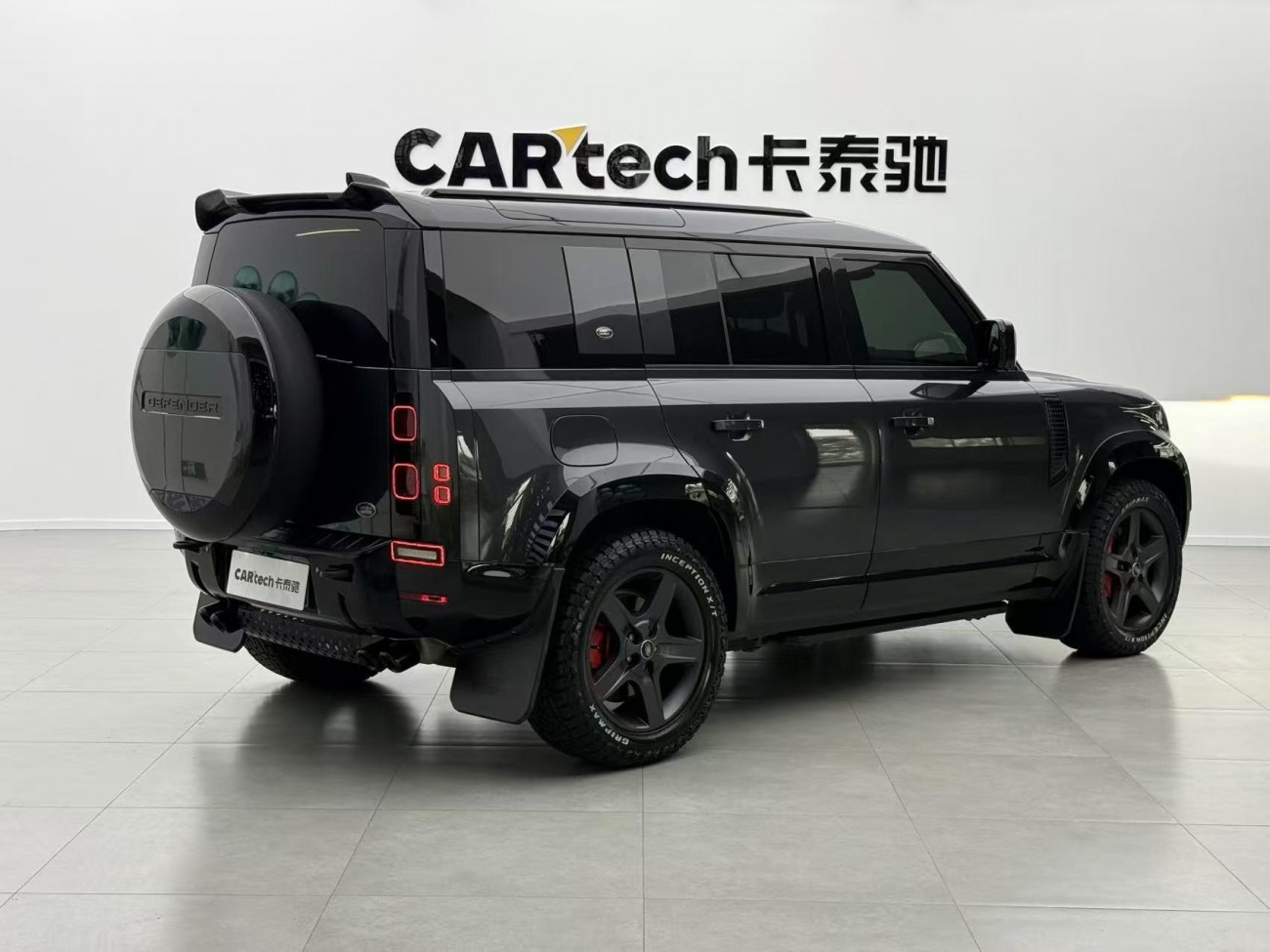 Land Rover Defender 2023