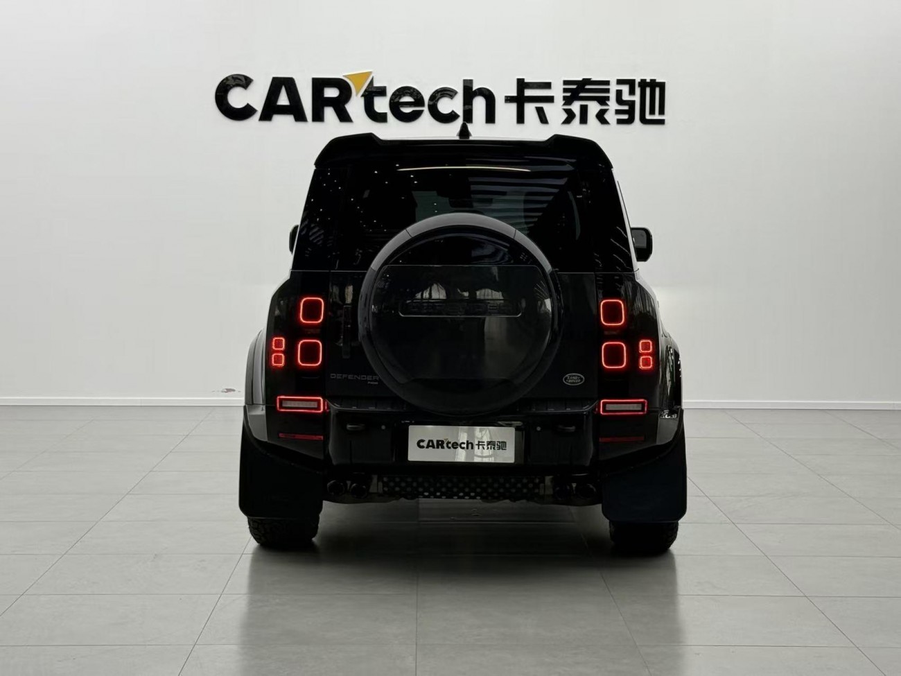Land Rover Defender 2023