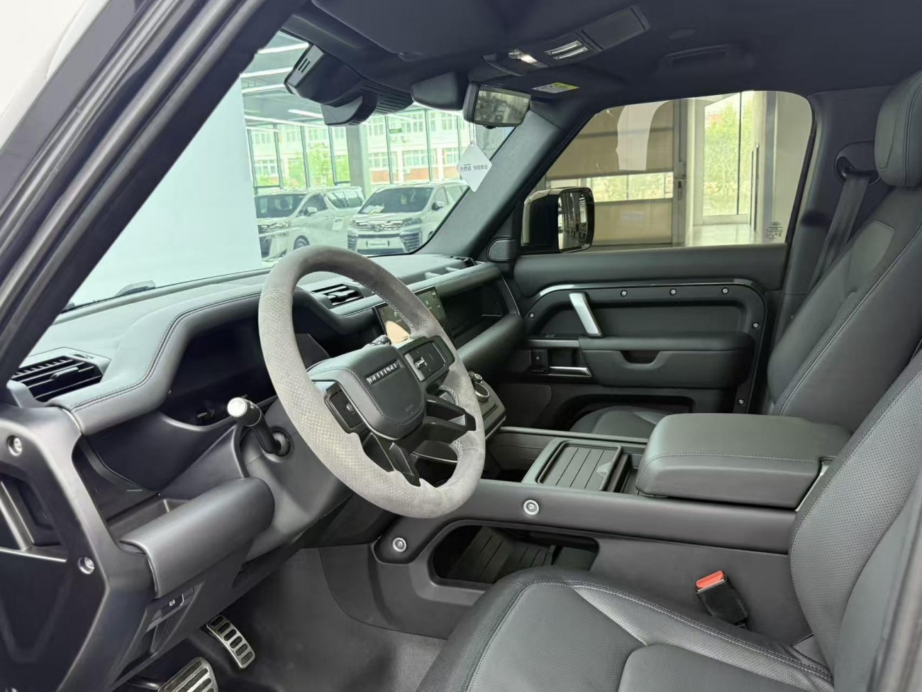 Land Rover Defender 2023