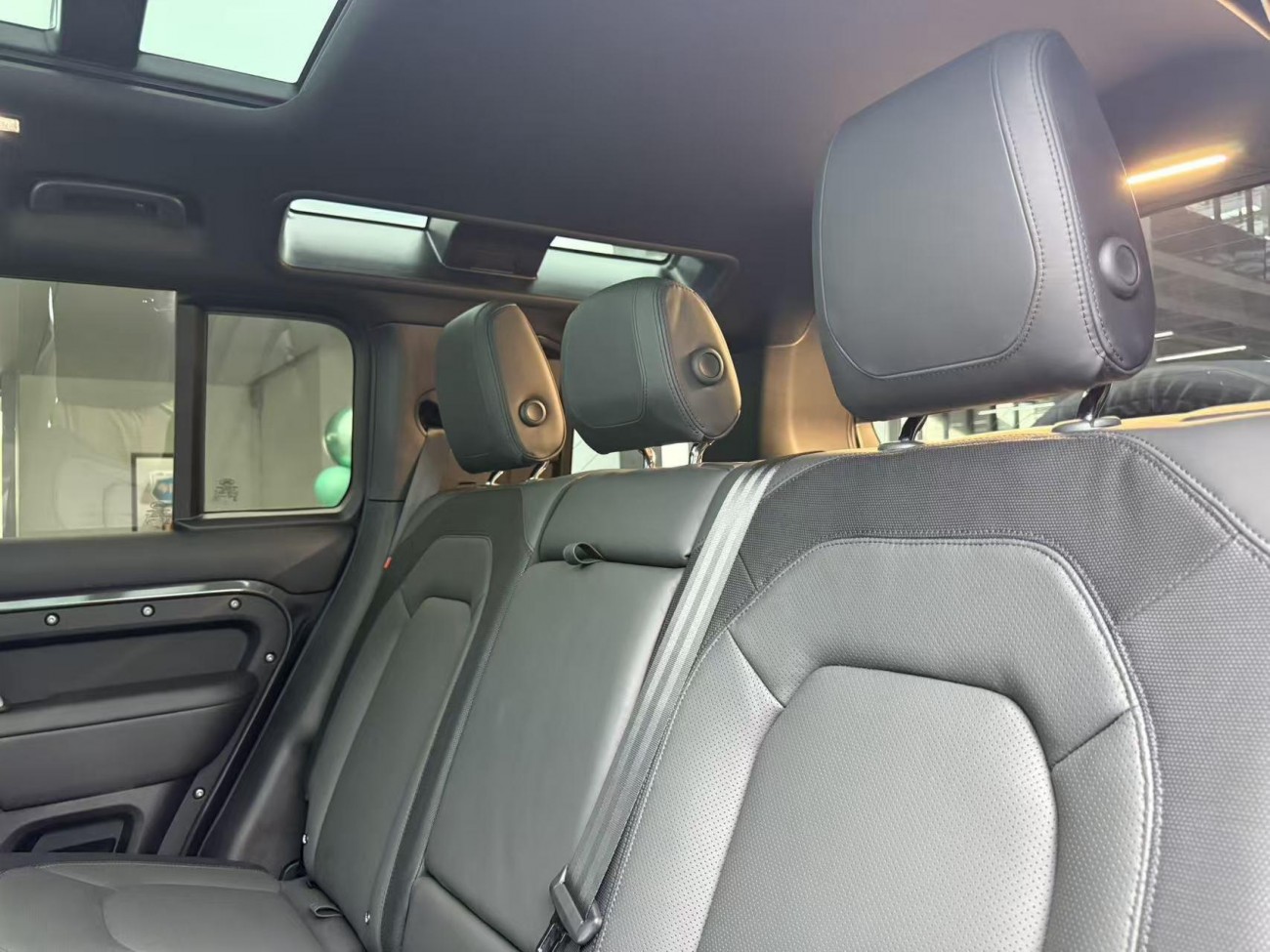 Land Rover Defender 2023