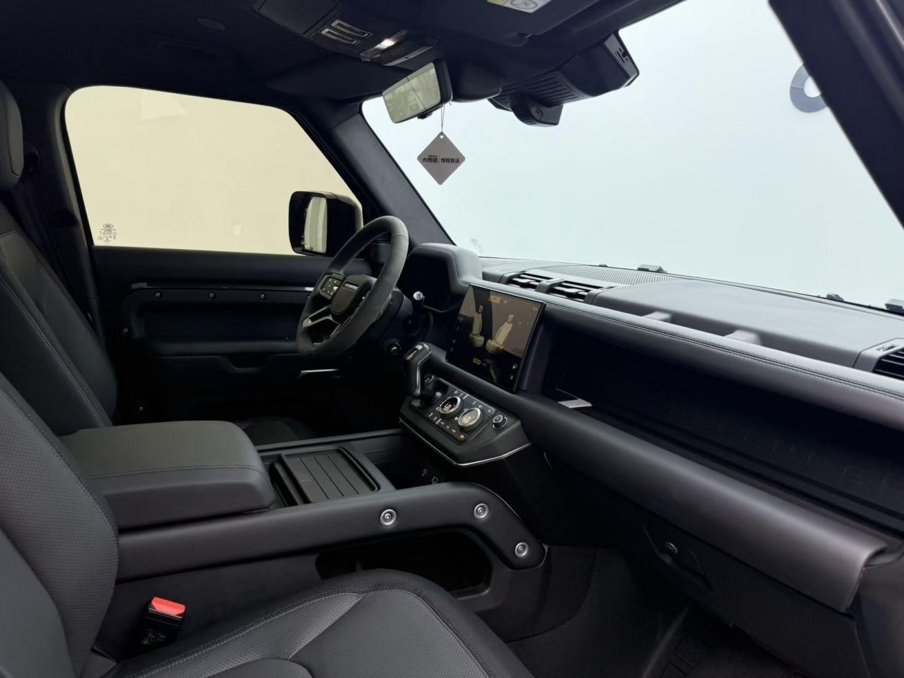 Land Rover Defender 2023
