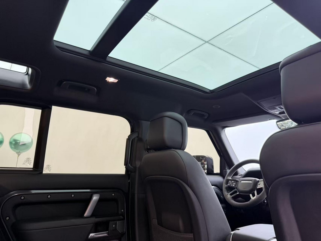 Land Rover Defender 2023