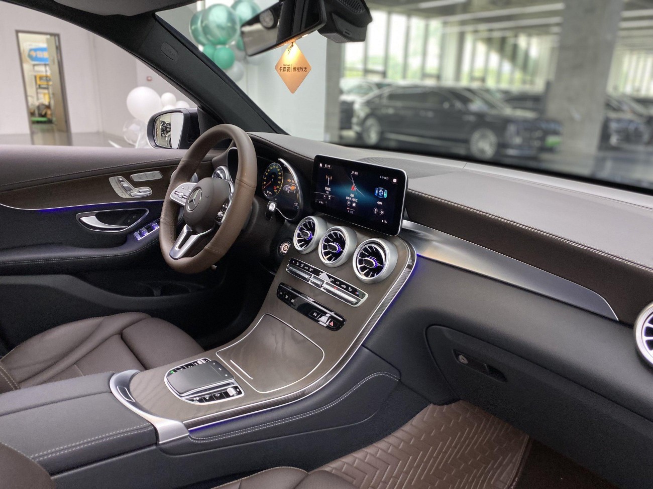 Mercedes-Benz GLC 260 L 2021