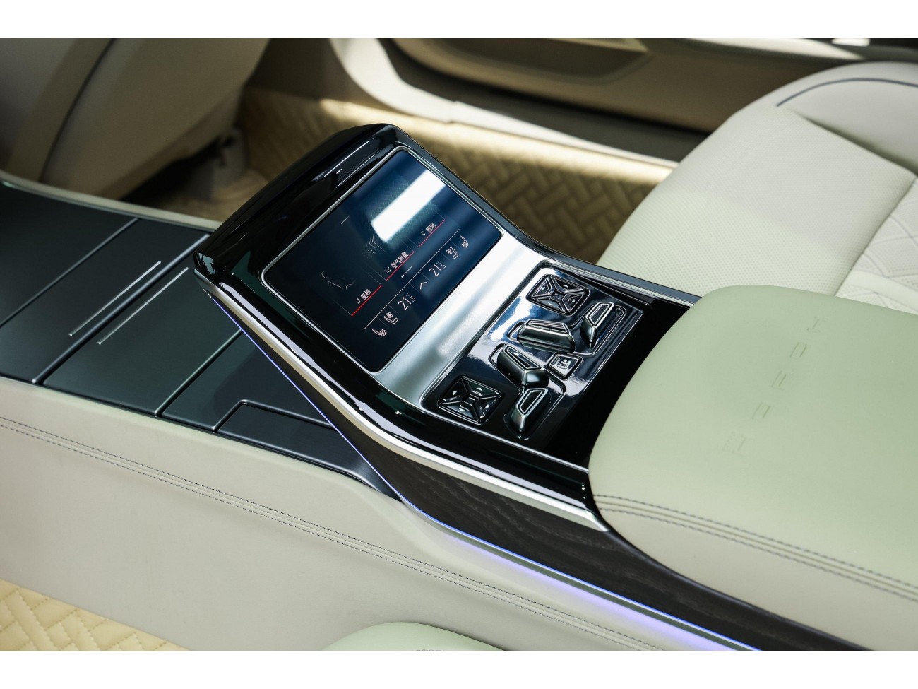 Audi A8L 2023