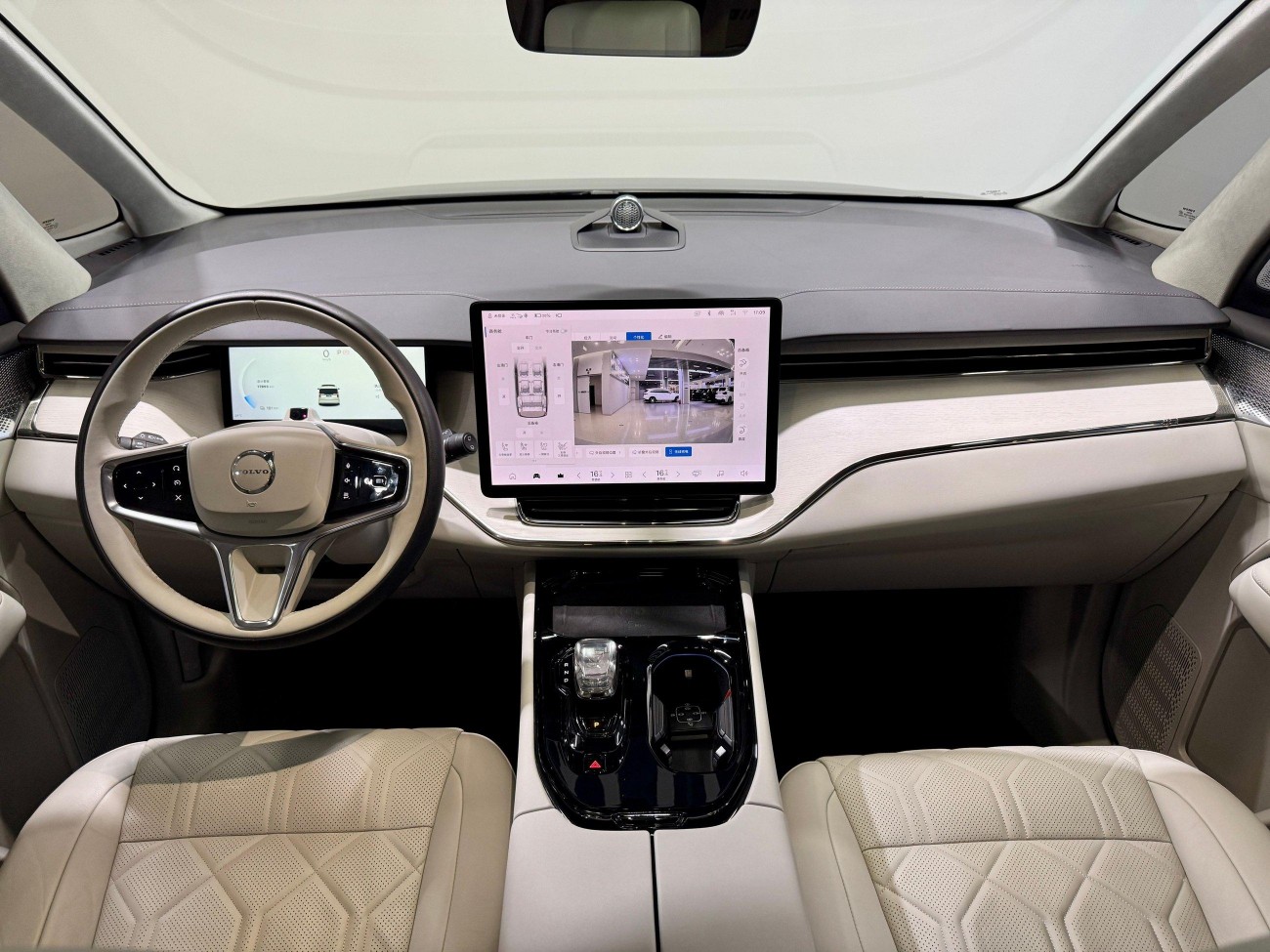 Volvo EM90 2025