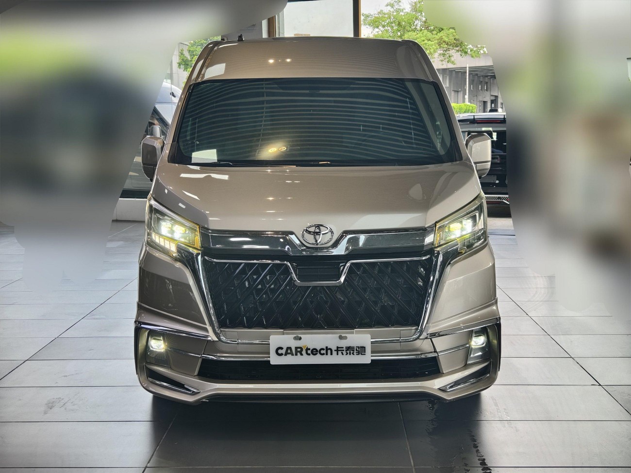 Toyota HiAce 2023