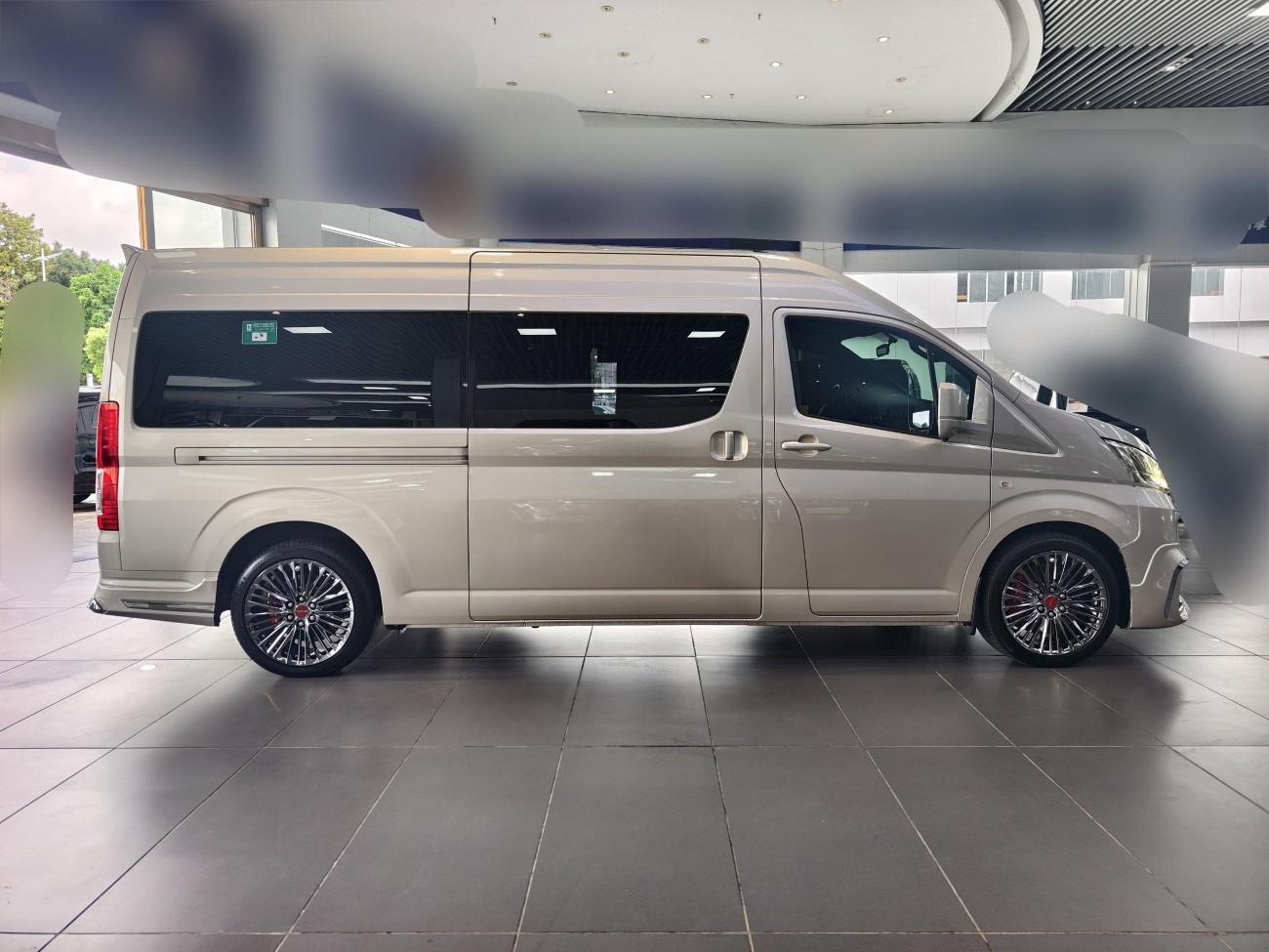 Toyota HiAce 2023
