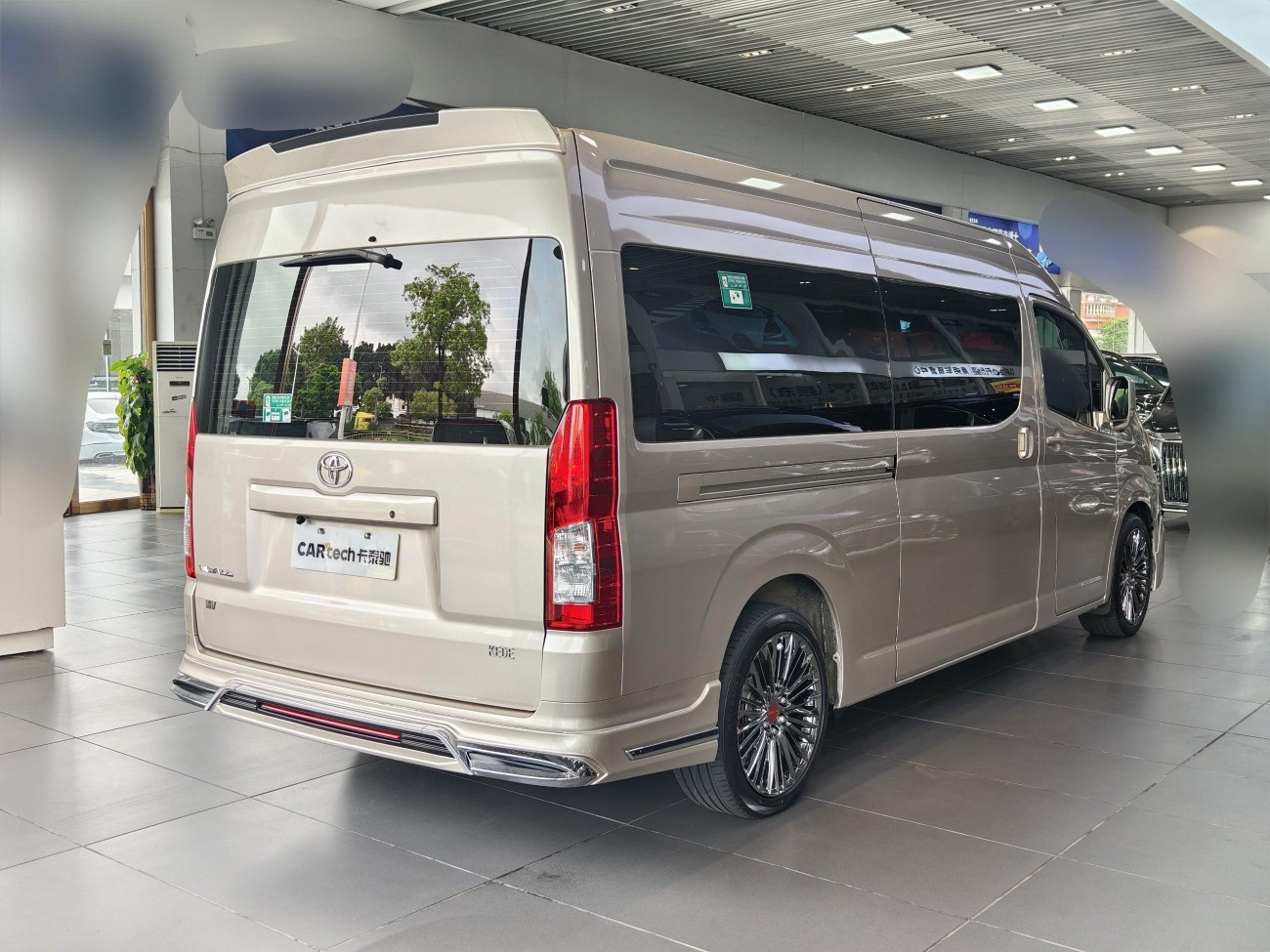 Toyota HiAce 2023