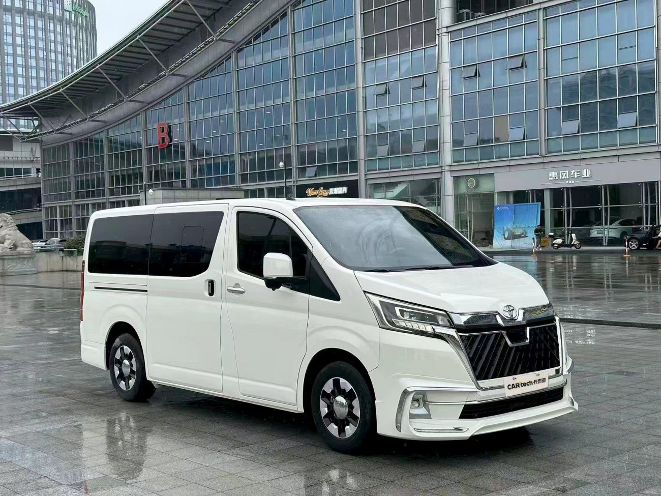 Toyota HiAce 2025