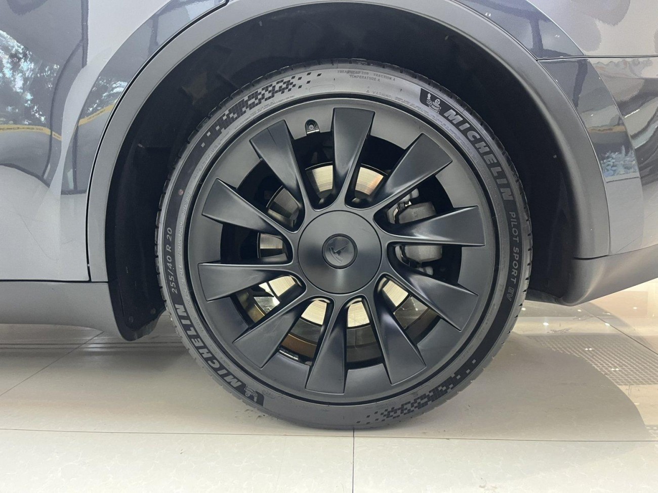 Tesla Model Y 2024
