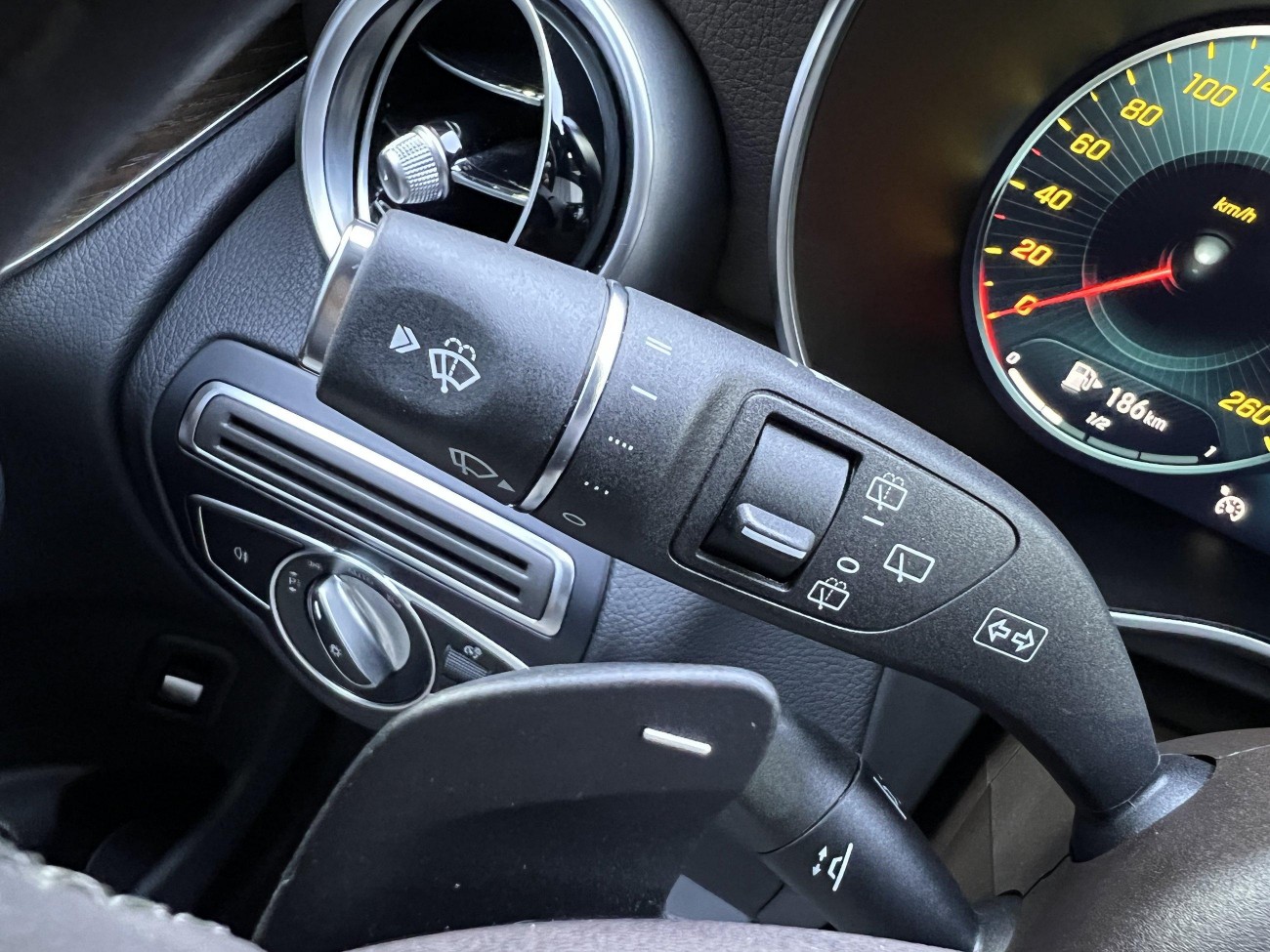 Mercedes-Benz GLC 260 L 2023