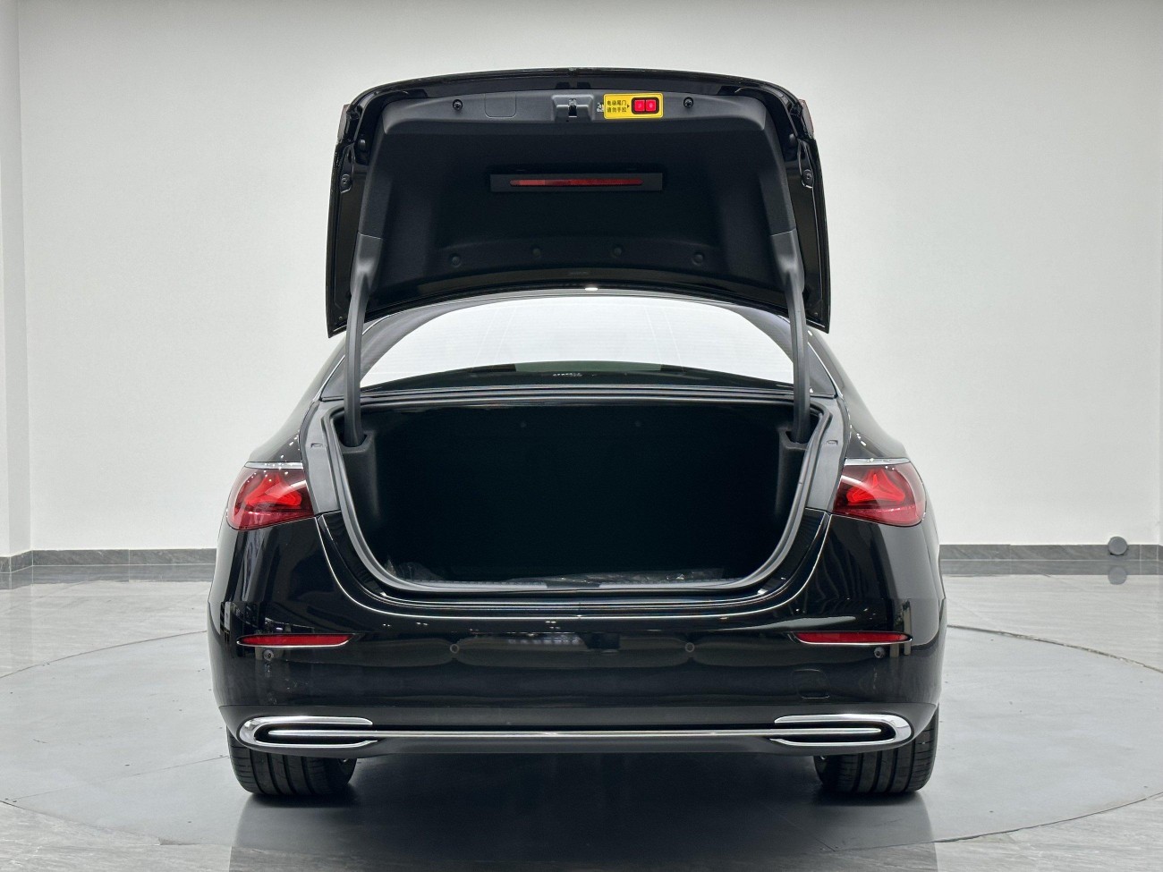 Mercedes-Benz E 300 L 2026