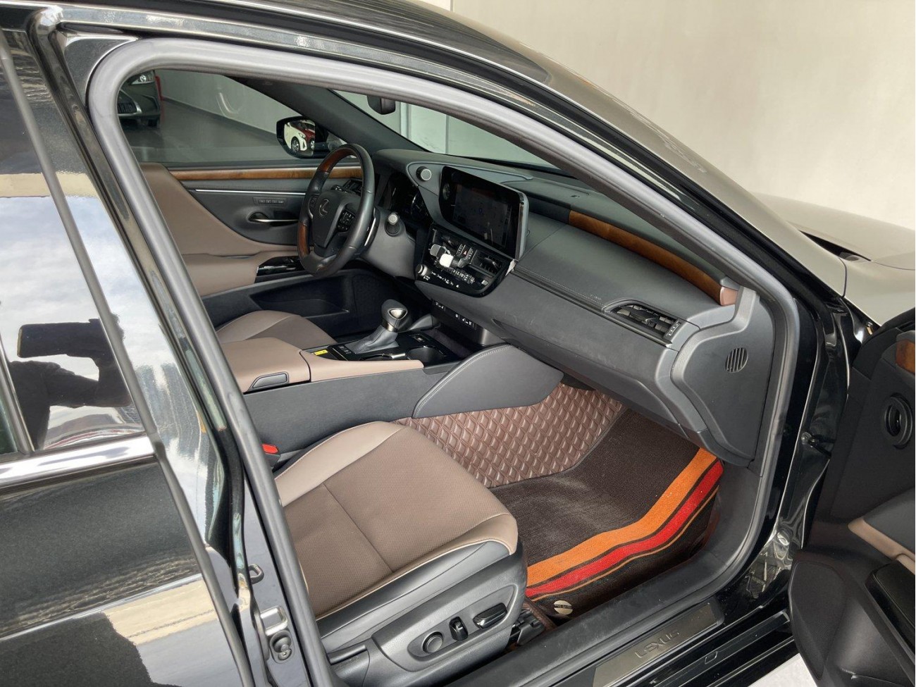 Lexus ES 200 2023