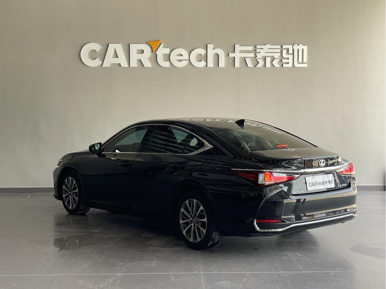 Lexus ES 200 2023