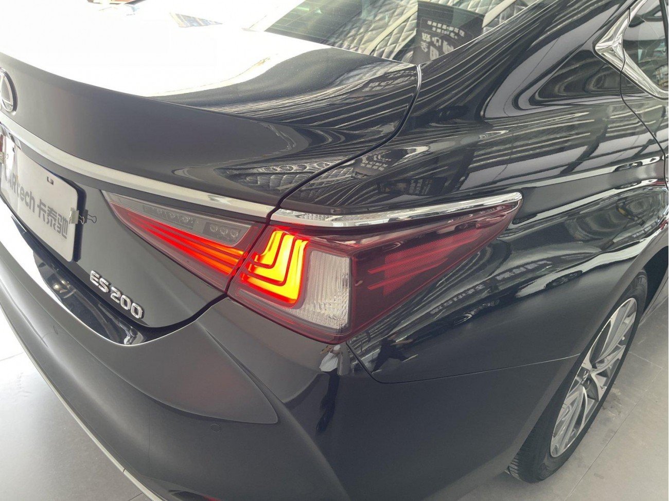 Lexus ES 200 2023