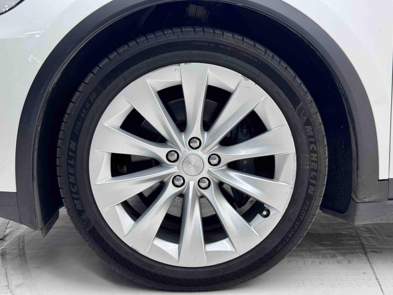 Tesla Model X 2021