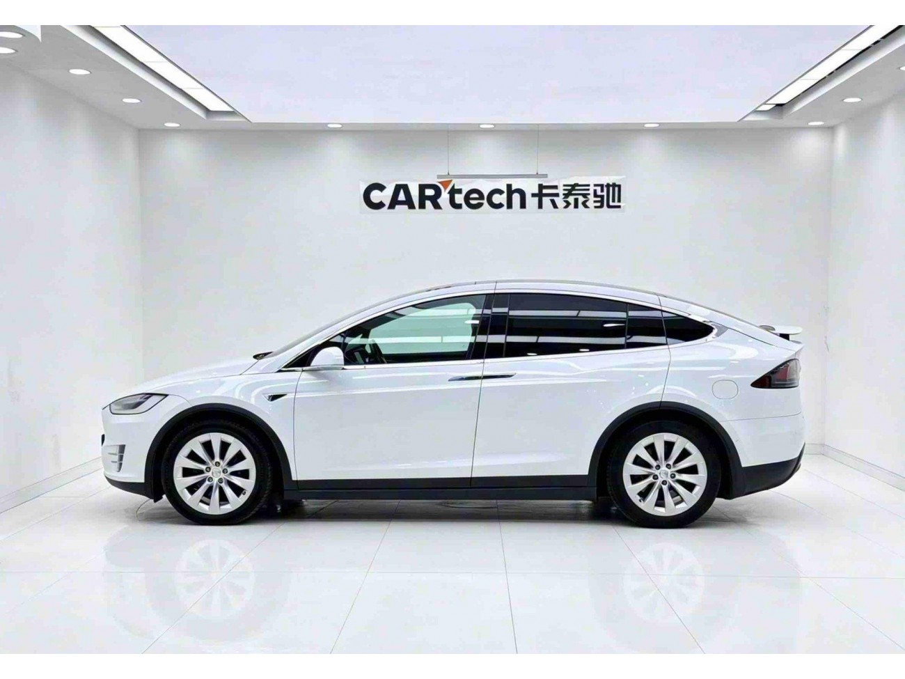 Tesla Model X 2021