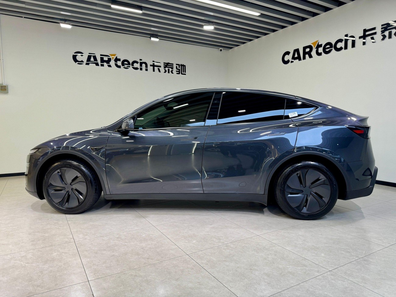 Tesla Model Y 2025