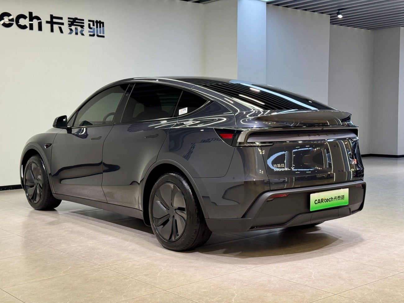Tesla Model Y 2025
