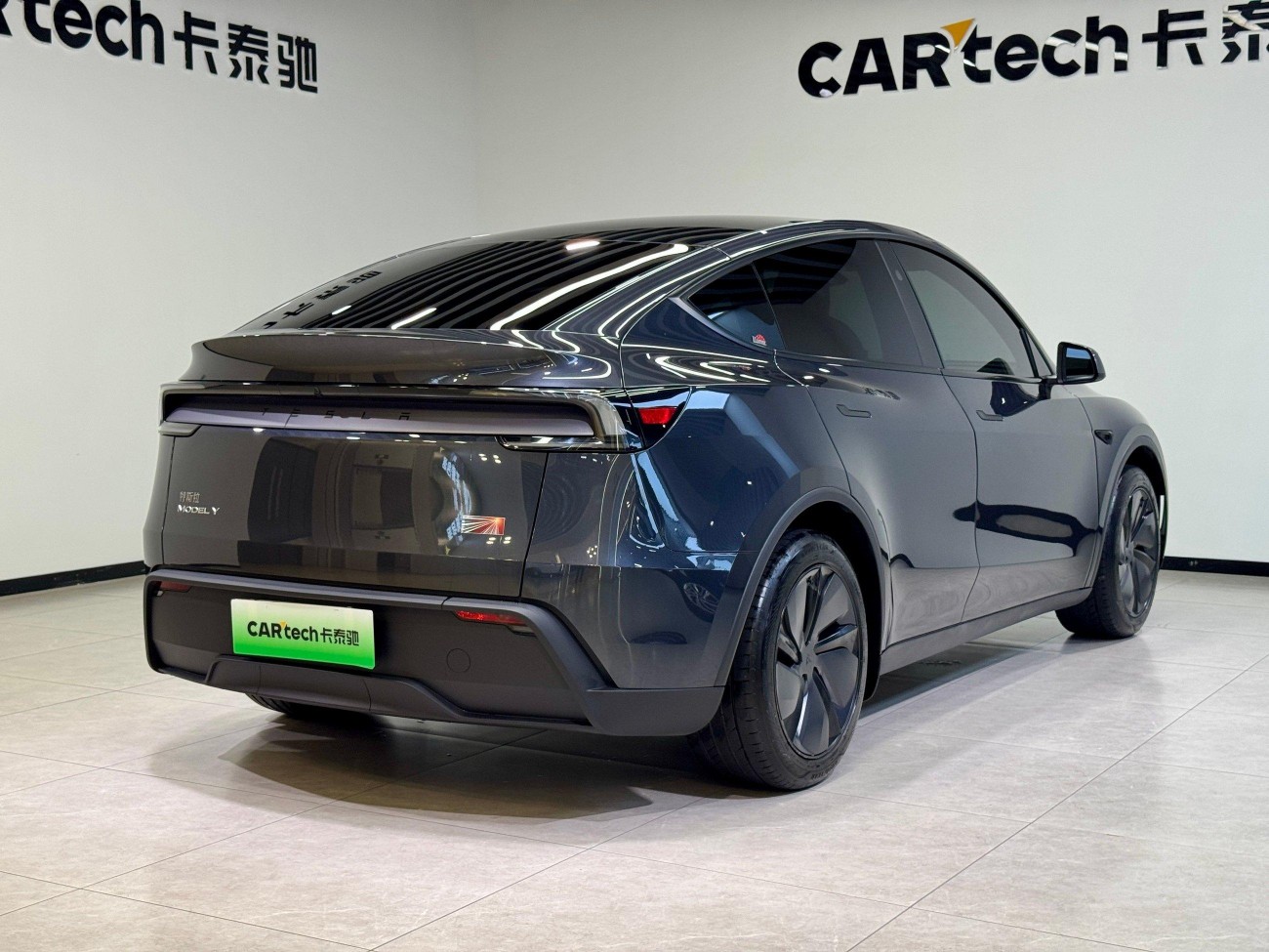 Tesla Model Y 2025