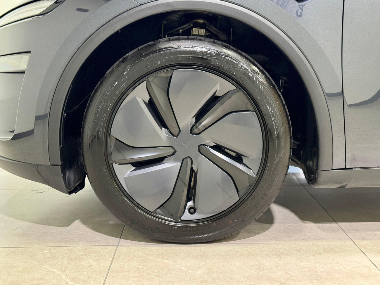 Tesla Model Y 2025