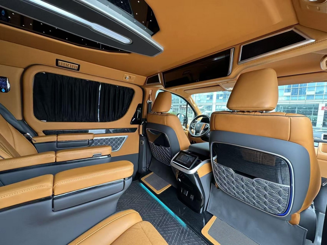 Toyota HiAce 2024