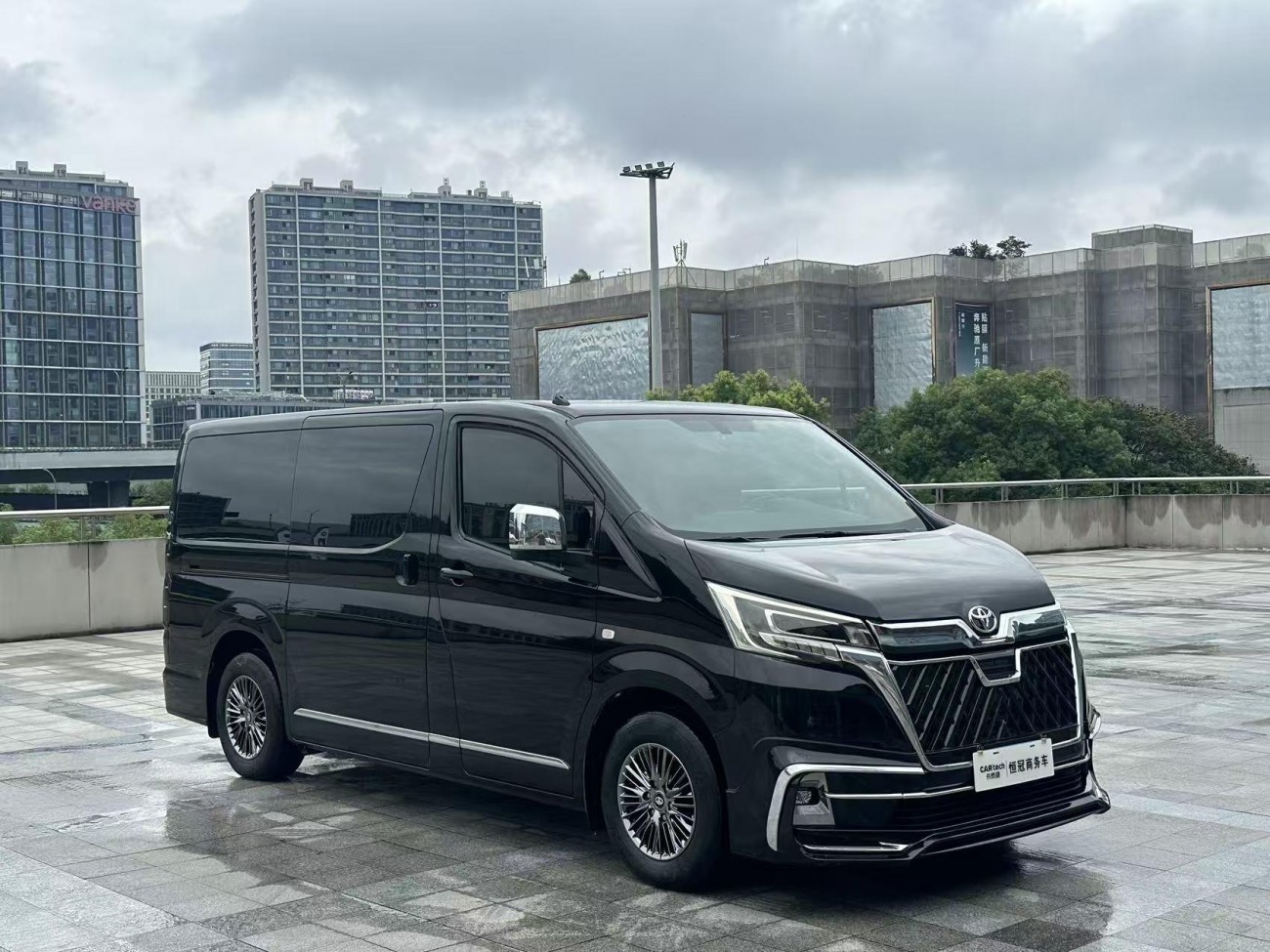 Toyota HiAce 2024