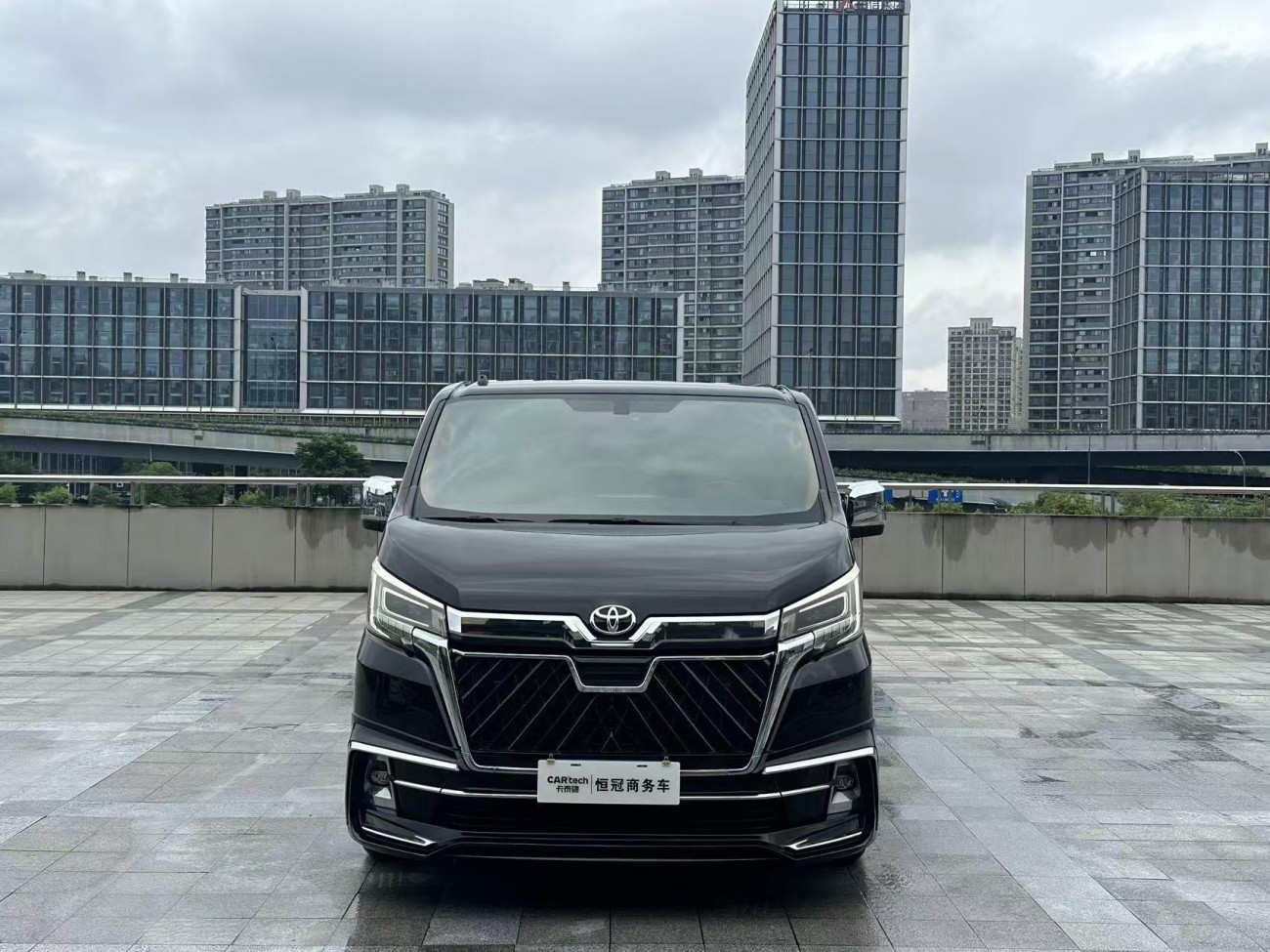 Toyota HiAce 2024