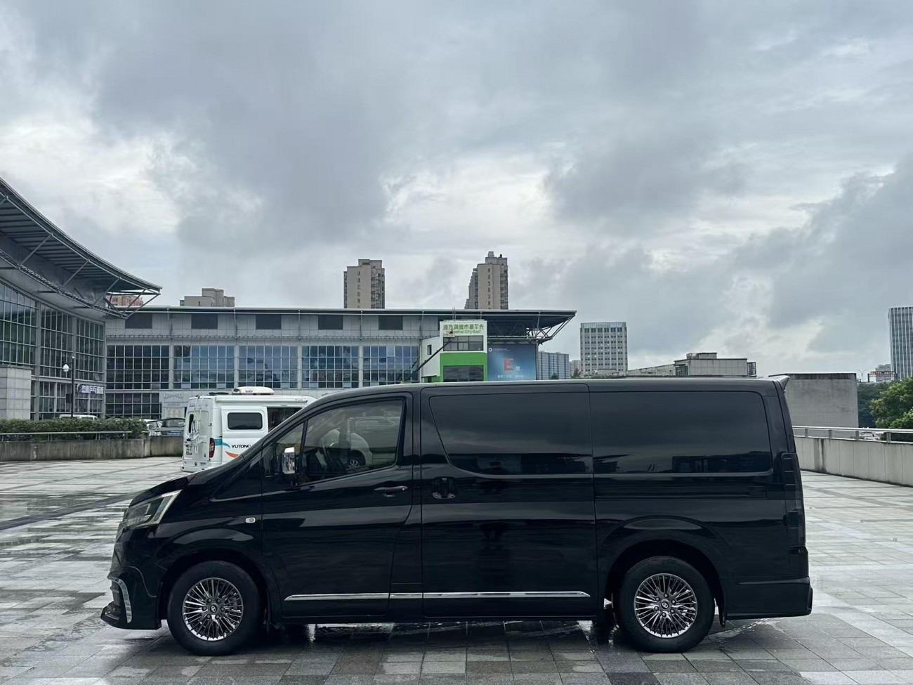 Toyota HiAce 2024