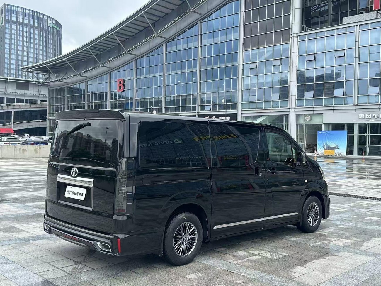 Toyota HiAce 2024