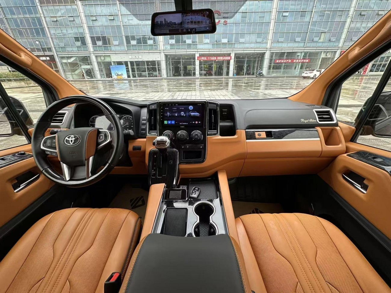 Toyota HiAce 2024