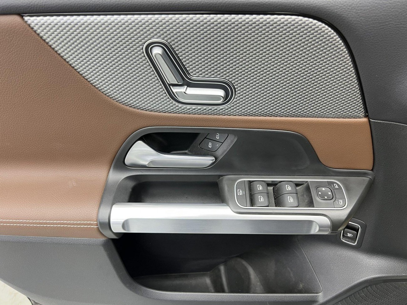 Mercedes-Benz GLB 2024