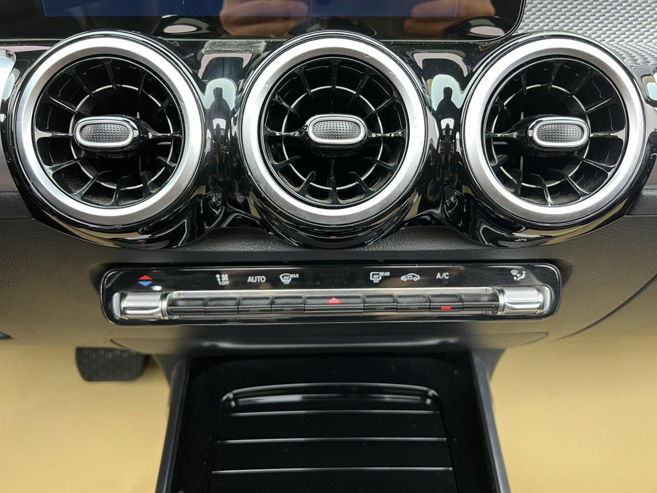 Mercedes-Benz GLB 2024