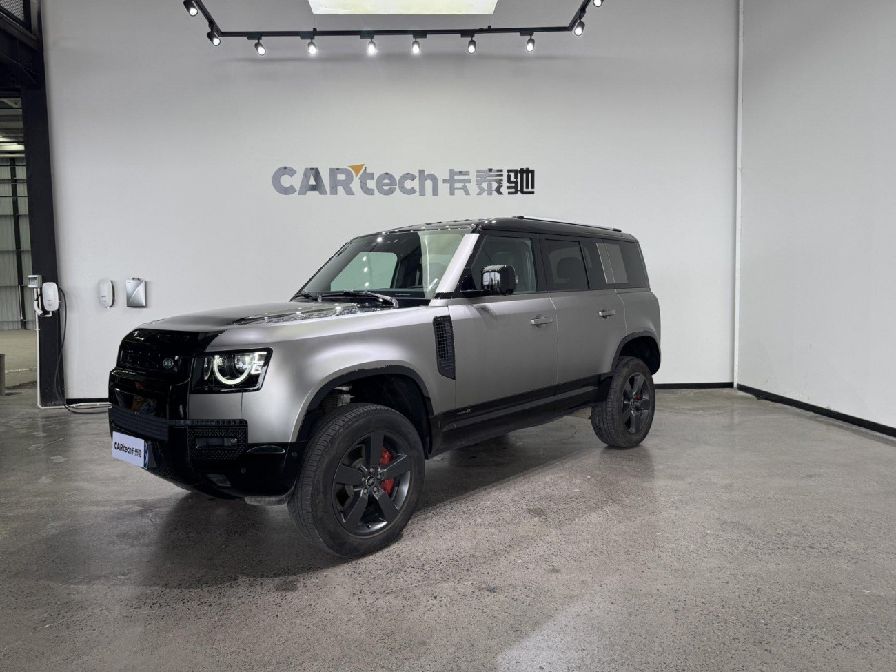 Land Rover Defender 2024