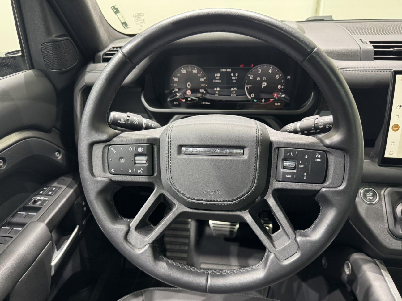 Land Rover Defender 2024